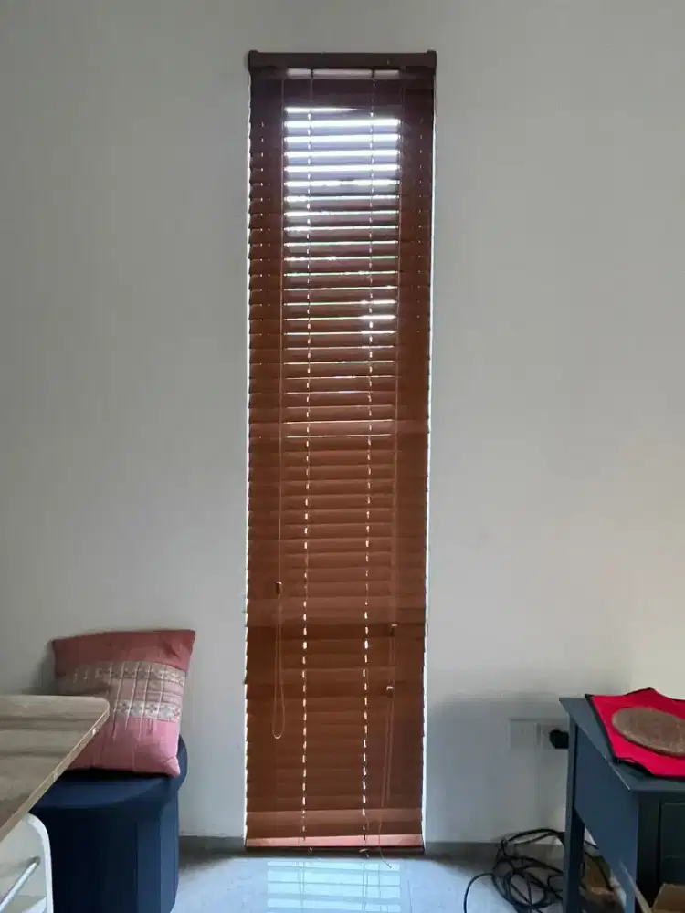 Wooden blind kayu