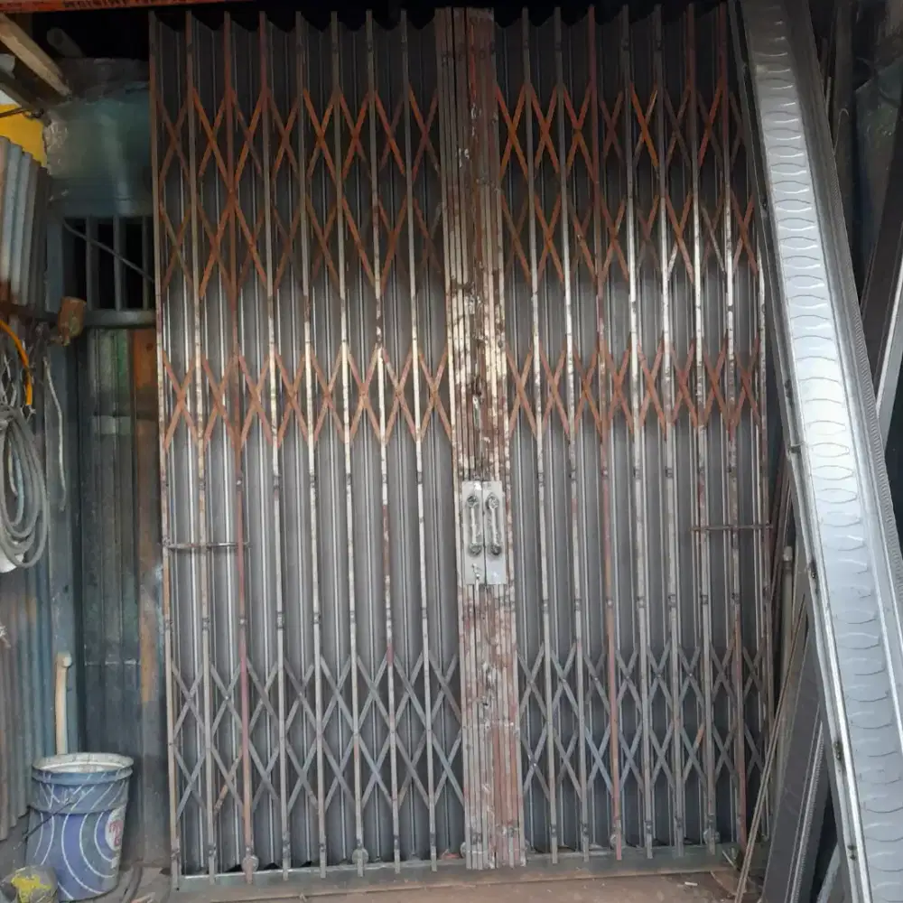 PINTU LIPAT DEKORASI RUMAH