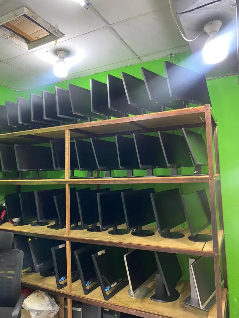 menerima beli monitor