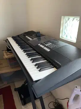 Yamaha PSR E423