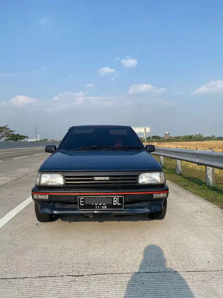 DIJUAL TOYOTA STARLET EP70 1000 CC TAHUN 1986 WARNA BIRU NAVY RARE