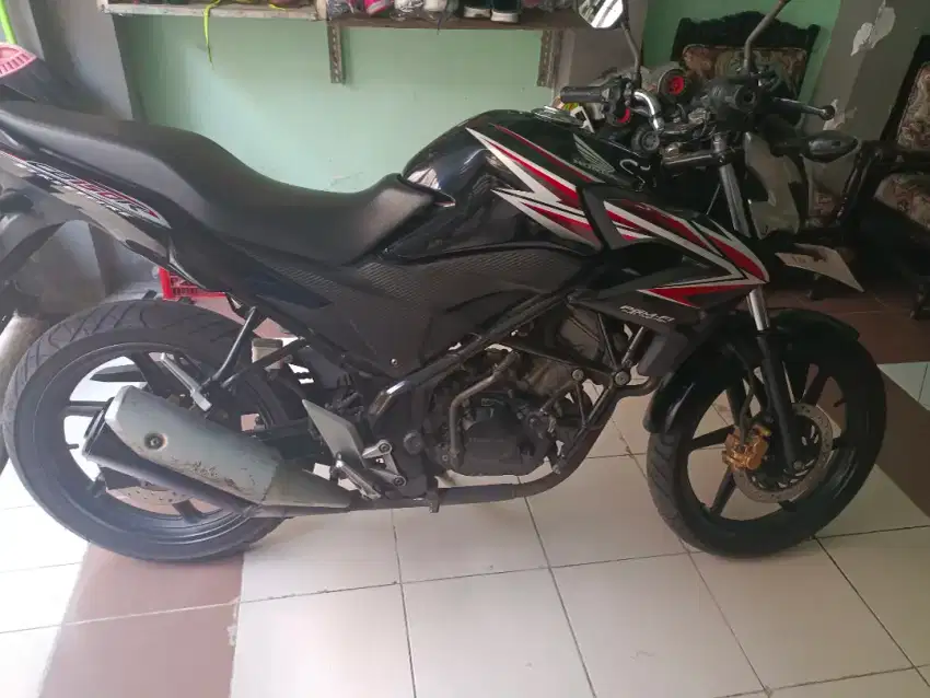 sepeda motor Honda cb150 r