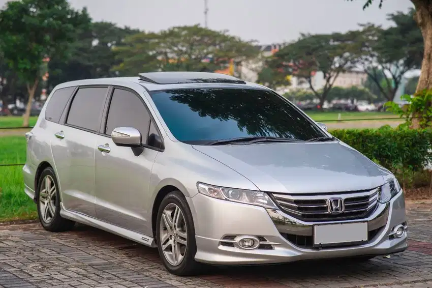 Tangan Pertama! Rolling Backseat! Honda Oddysey Absolute 2.4 A.T