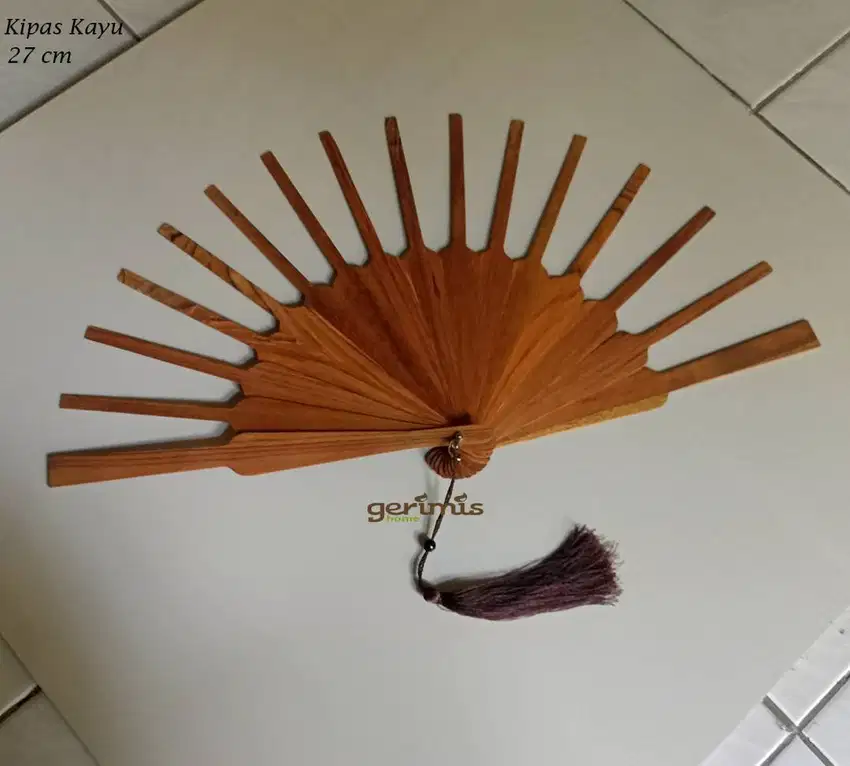 kipas tangan kayu batik