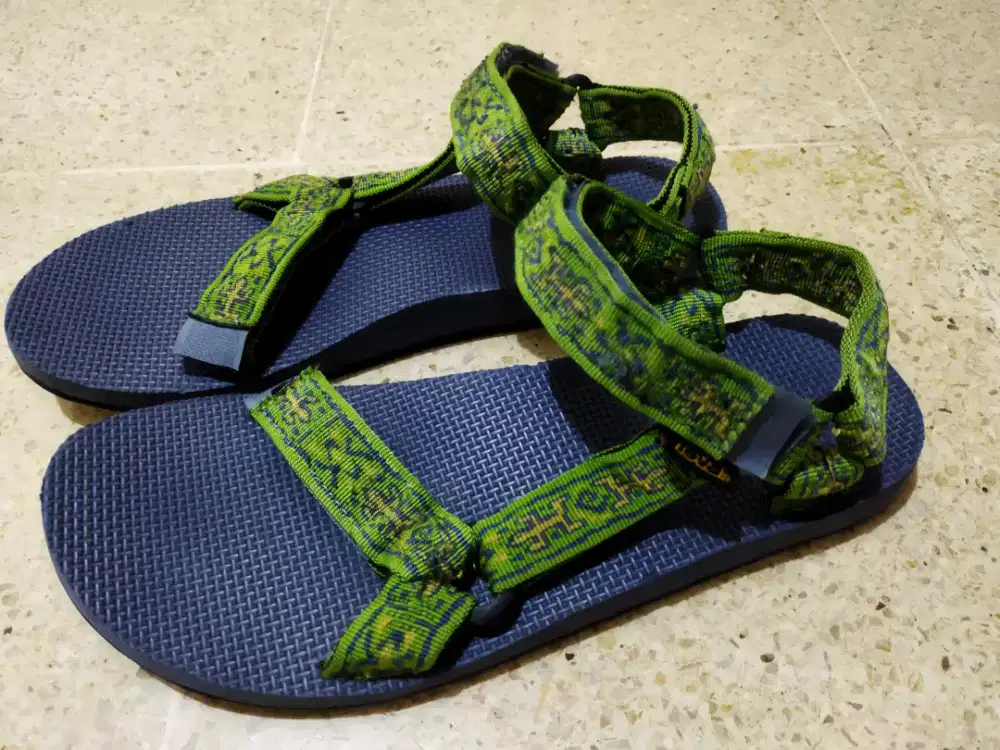 Sandal gunung Teva (42/27)