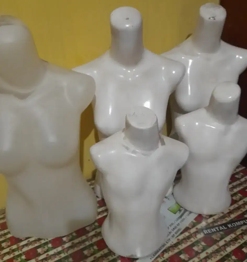 Patung manekin setengah badan