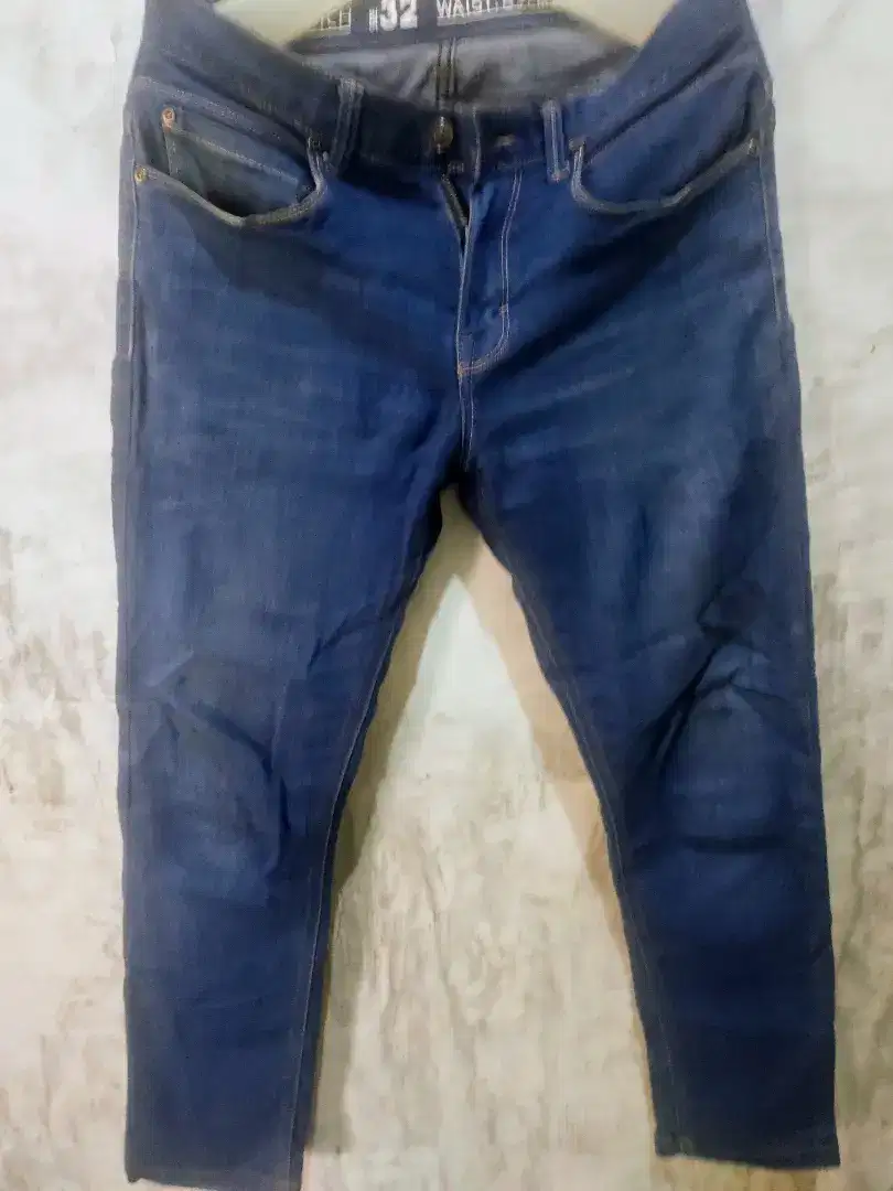 Celana jeans UNIQLO original size 32 - kondisi bagus - tidak terpakai