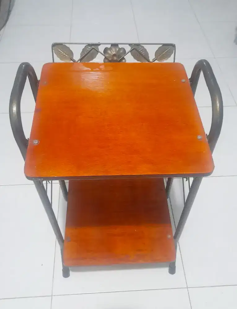 Meja tenpat tatakan gelas/ aqua cup/ meja gelas suguhan