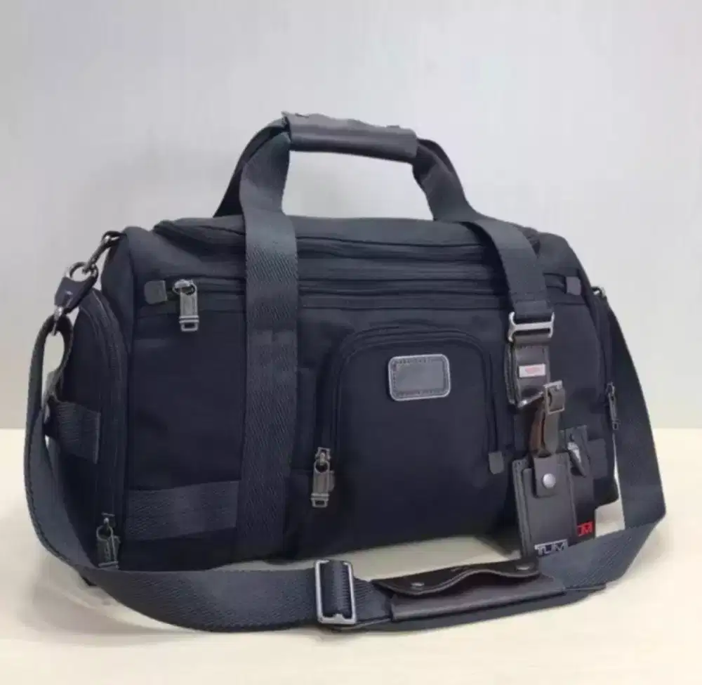 Tas Tumi Alpha Bravo Maxwell Black Hitam ada slot sepatu