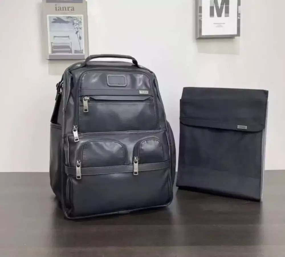 Tas Tumi Compact Laptop Brief Backpack
BLACK