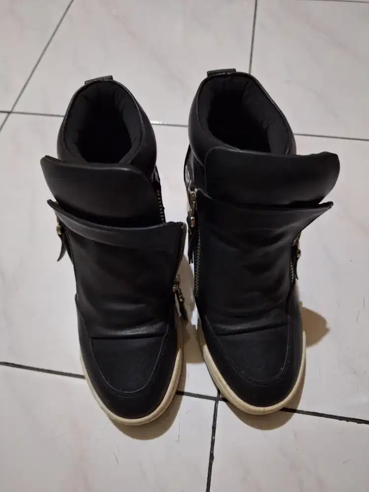 Sepatu fashion black uk. 36