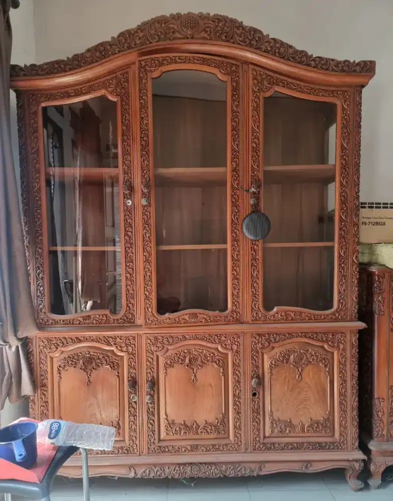 Lemari Antik Jati Tua