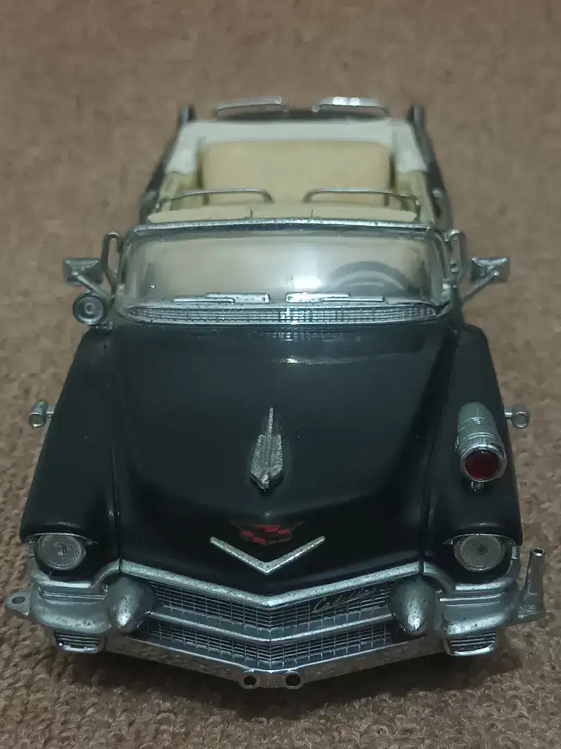 Die Cast 1938 Cadillac V-16 Presidential Limousine. Skala 1/24