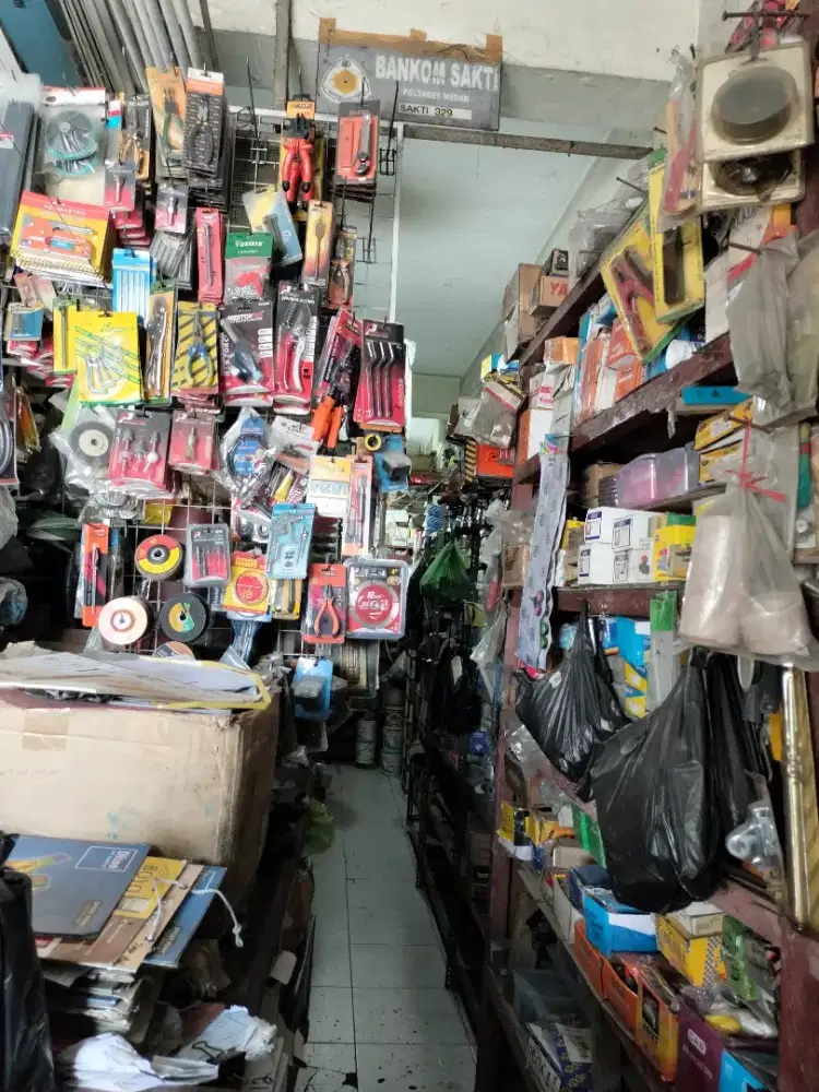 Karyawan angkat barang memiliki (sim c)