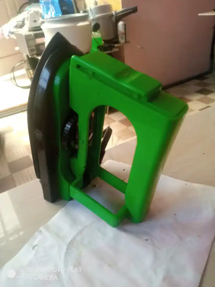 Setrika listrik antik thn 1975