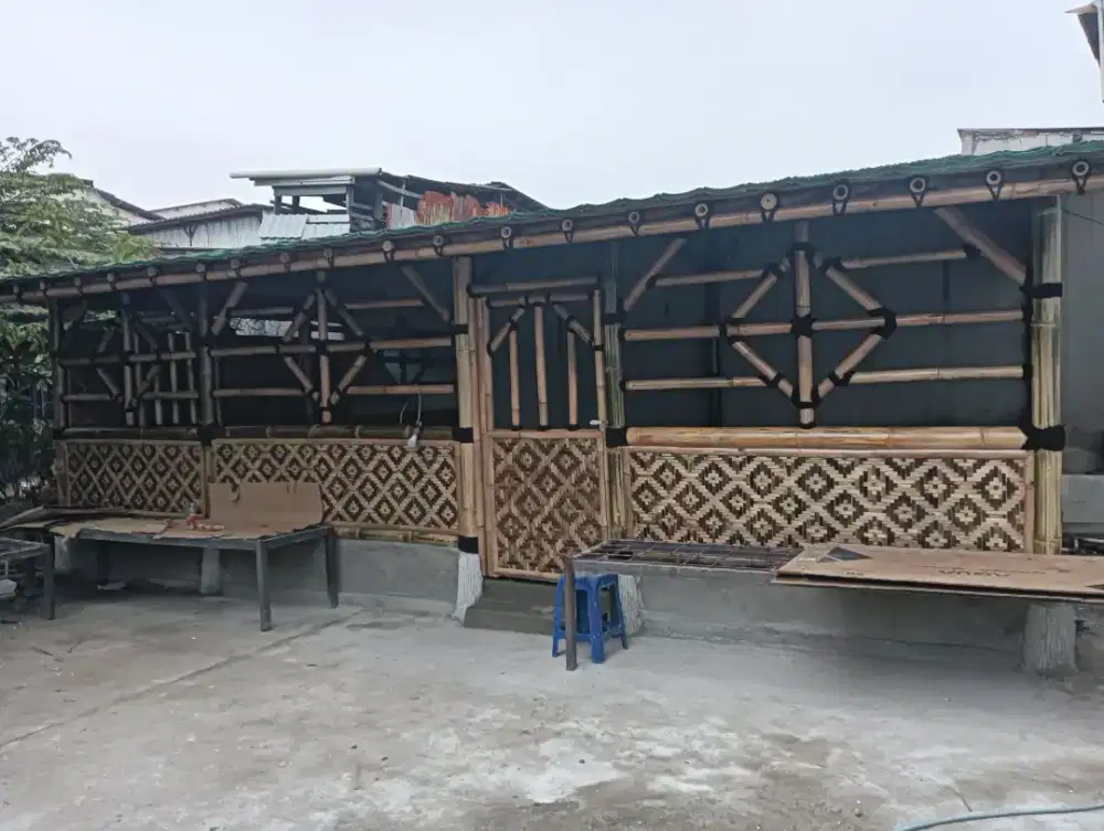 Saung kantin dari bambu