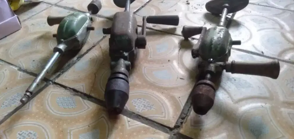 Slhkn plh slh 1 dr mesin bor lawas kond normal hrg murah sj cpt dpt