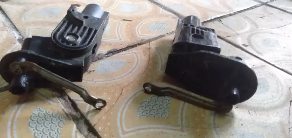 Slhkn plh slh 1 dr leher kipas besi berkualitas mgkn ada yg patah cpt