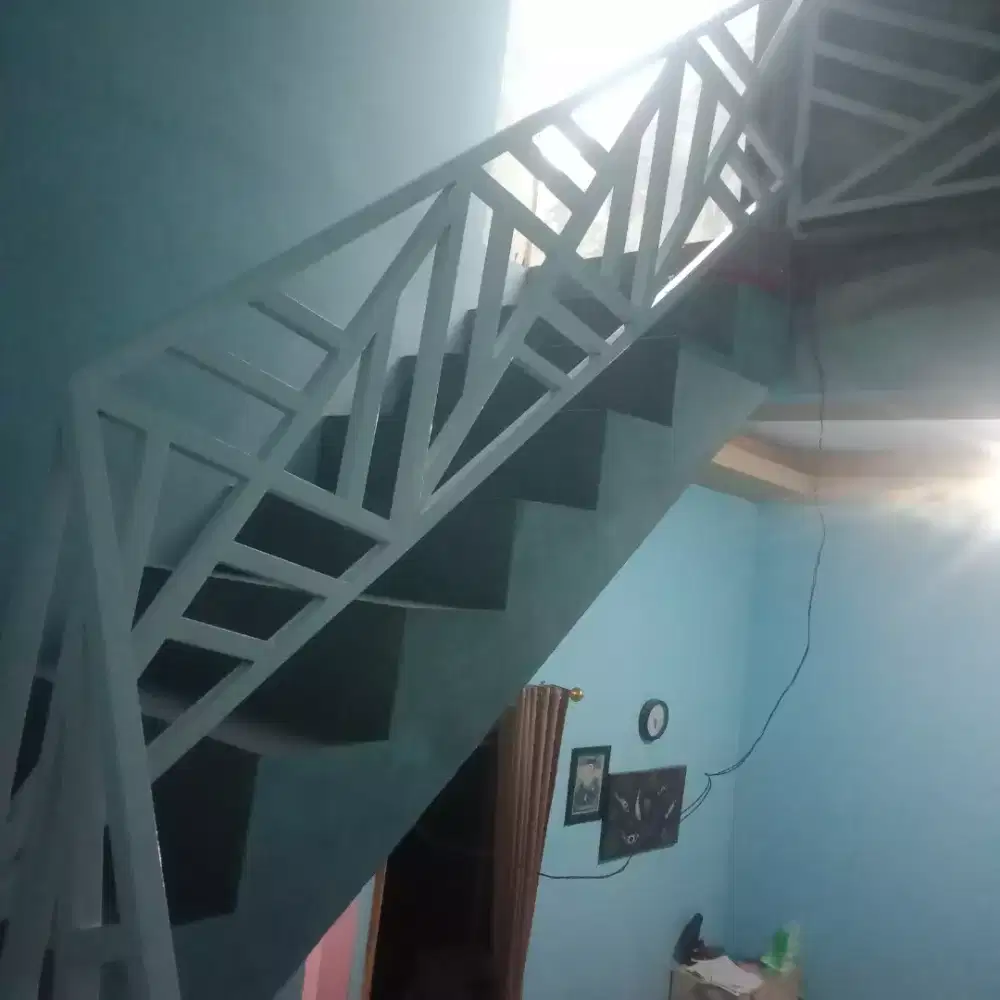 Relling tangga minimalis