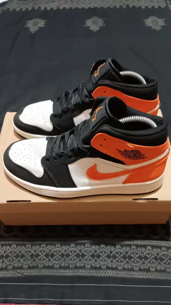 AJ mid size 40 insol 25cm