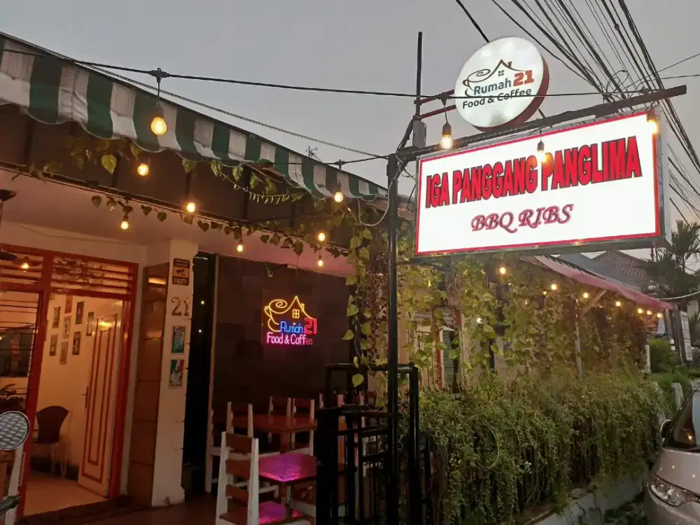 WAITERS, KASIR, BARTENDER & TUKANG BAKARAN BERPENGALAMAN  ( WANITA )