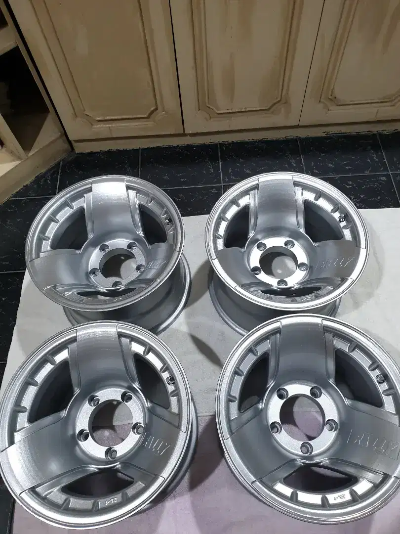 Velg Rally Taft Katana Escudo R15x10 PCD 5x139,7