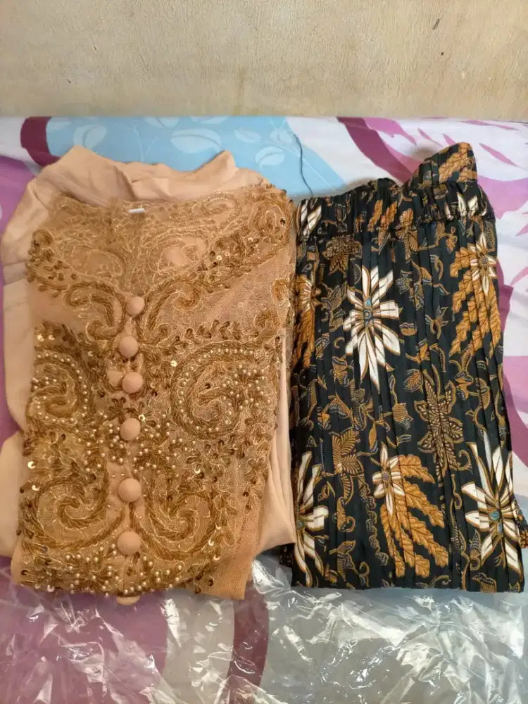 KEBAYA ATAS BAWAH BRUKAT