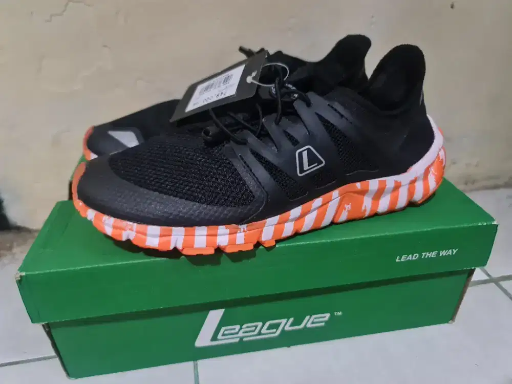 Sepatu lari/running League Kumo Crossbar original