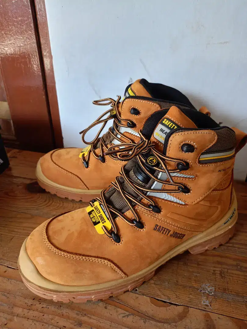 Sepatu safety shoes size 44