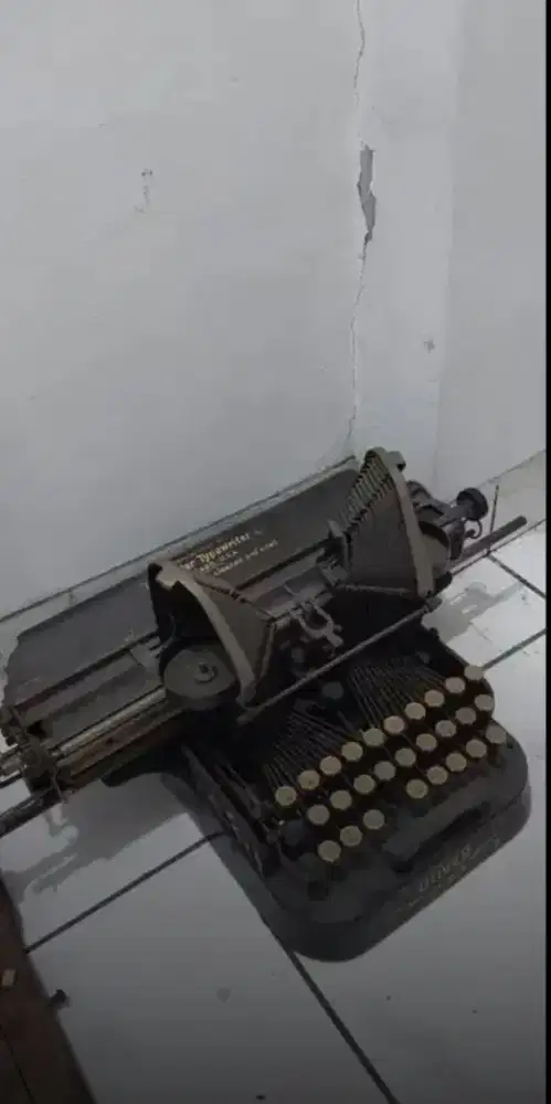 PAJANGAN MESIN TIK OLIVER