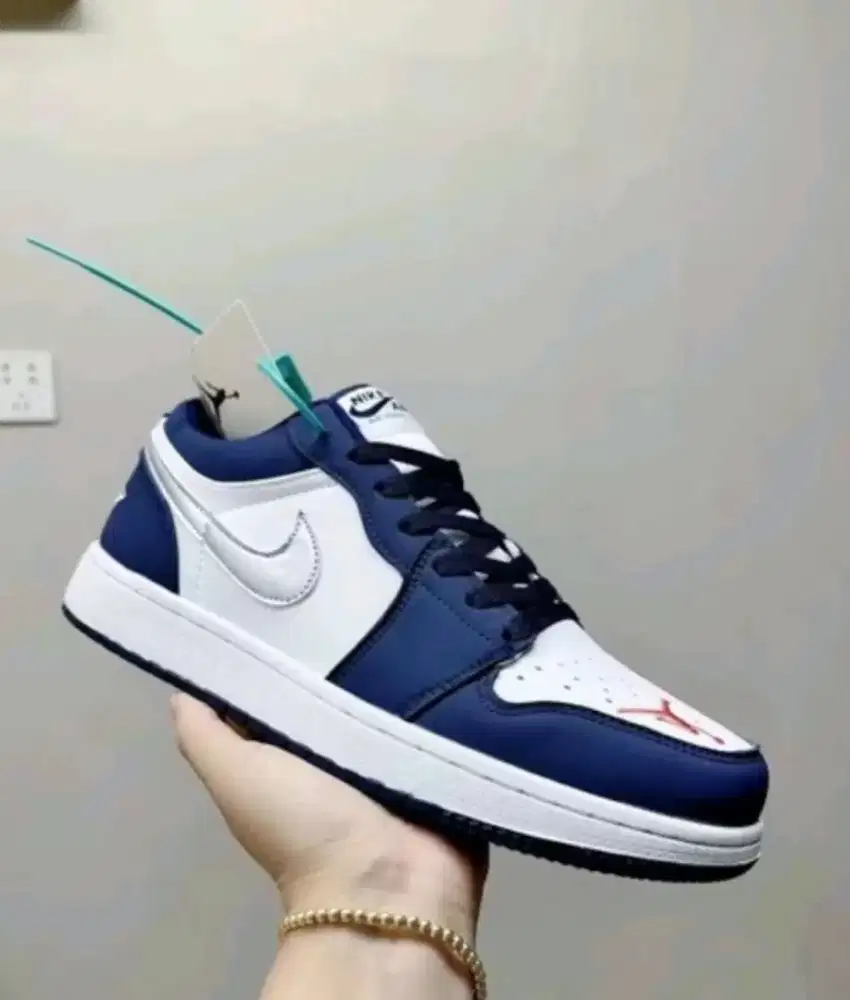 SEPATUU SNEAKERS NIKE AIR JORDAN NAVY LOW