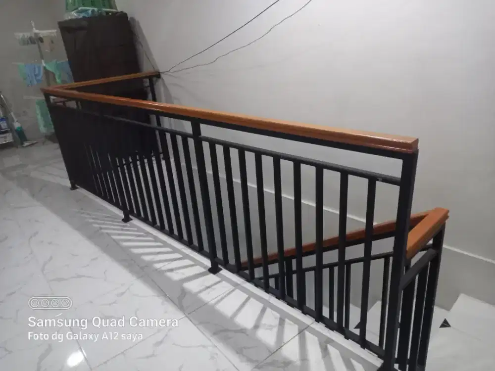 Reling Besi Kuat dan Elegan untuk Rumah Anda