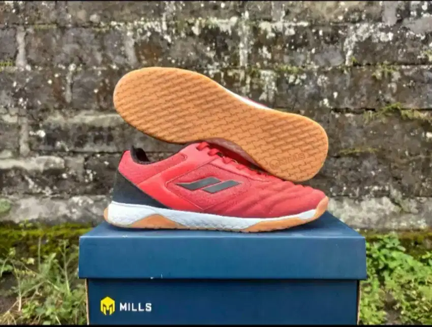 Sepatu Futsal Mills VOLTRAPRO Arion Red