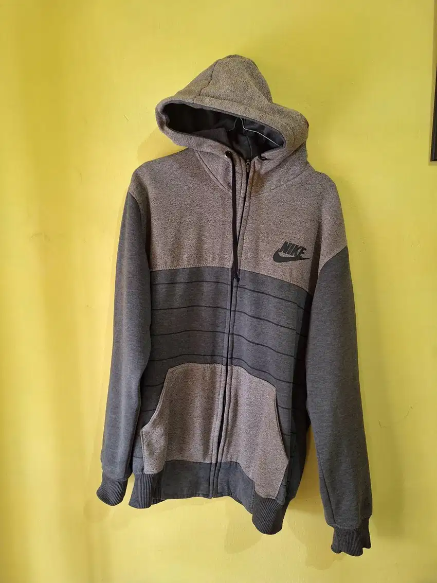 HOODIE SWEAT NIKE sz M 100rb net ambil sendiri ke lokasi