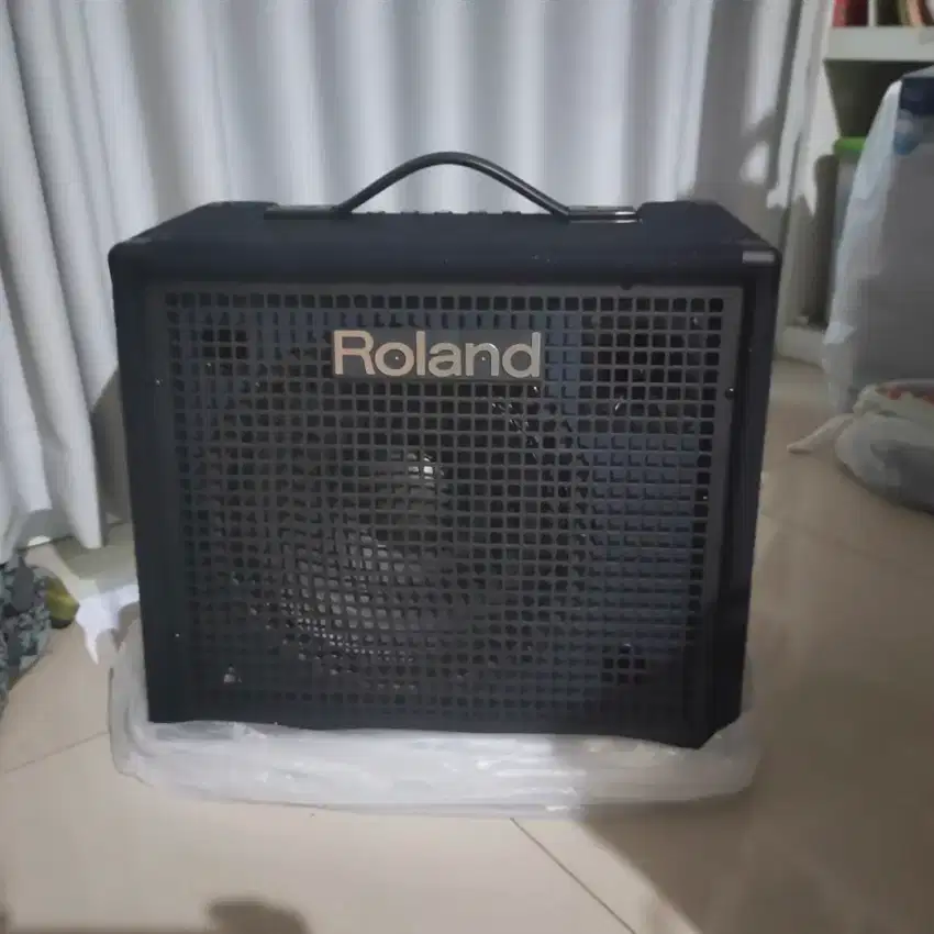 Roland Ampli  KC 200 4 channel 100watt