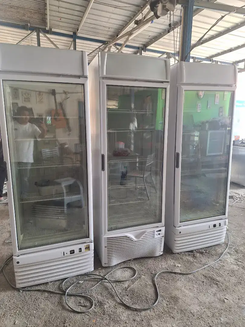 GEA Upright Glass Door Freezer

1 Pintu