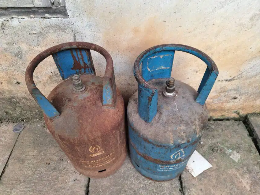 2 TABUNG GAS 12 kg KOSONG