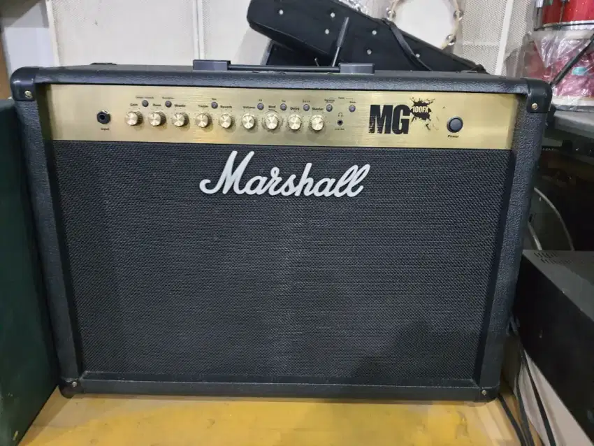 MARSHALL AMPLIFIER tpye fx 102