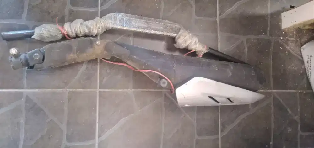 Dijual knalpot KLX ori dan stang stir klx