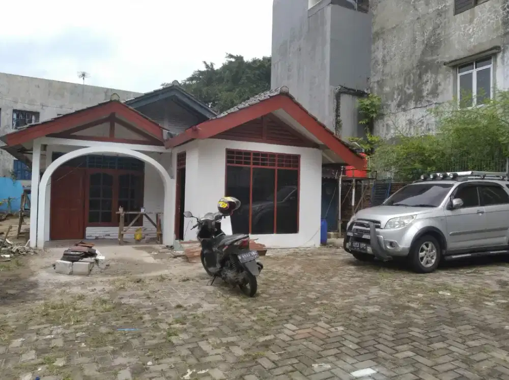 RUMAH LUAS 471 SAMPING HOTEL NEO ASTON depan halte Tj kebayoran