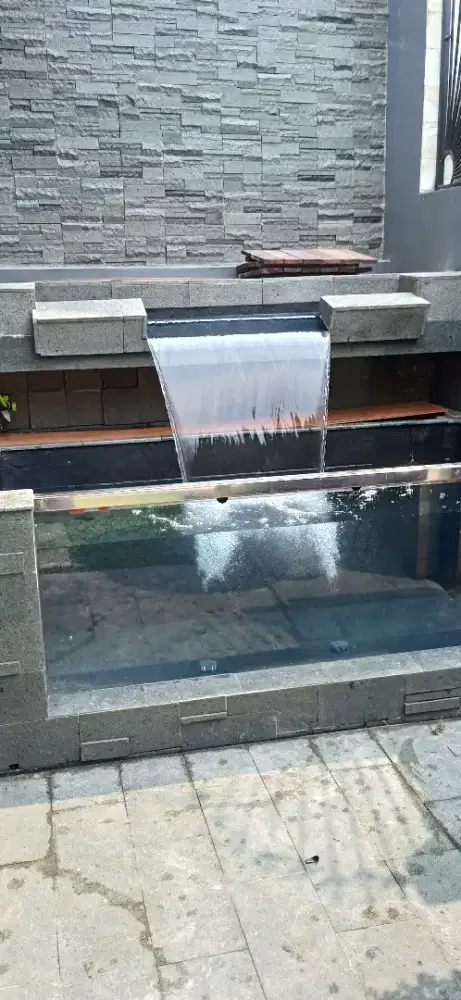 Kolam motif kaca minimalis