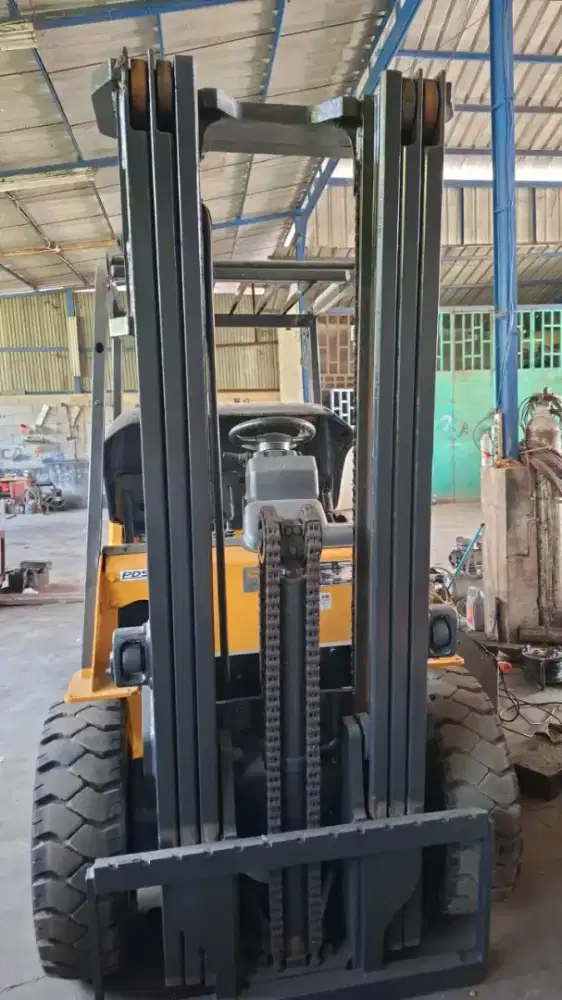 Forklift Caterpillar 3,5 ton tahun 2017