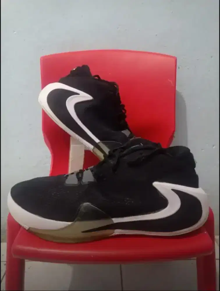 NIKE ZOOM FREAK1 CHARLES & VERONICA