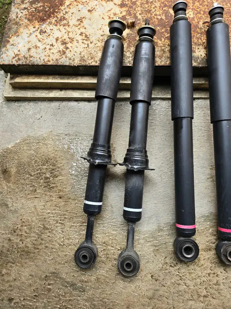 Shock Depan Belakang Fullset Fortuner ORI Copotan Murah