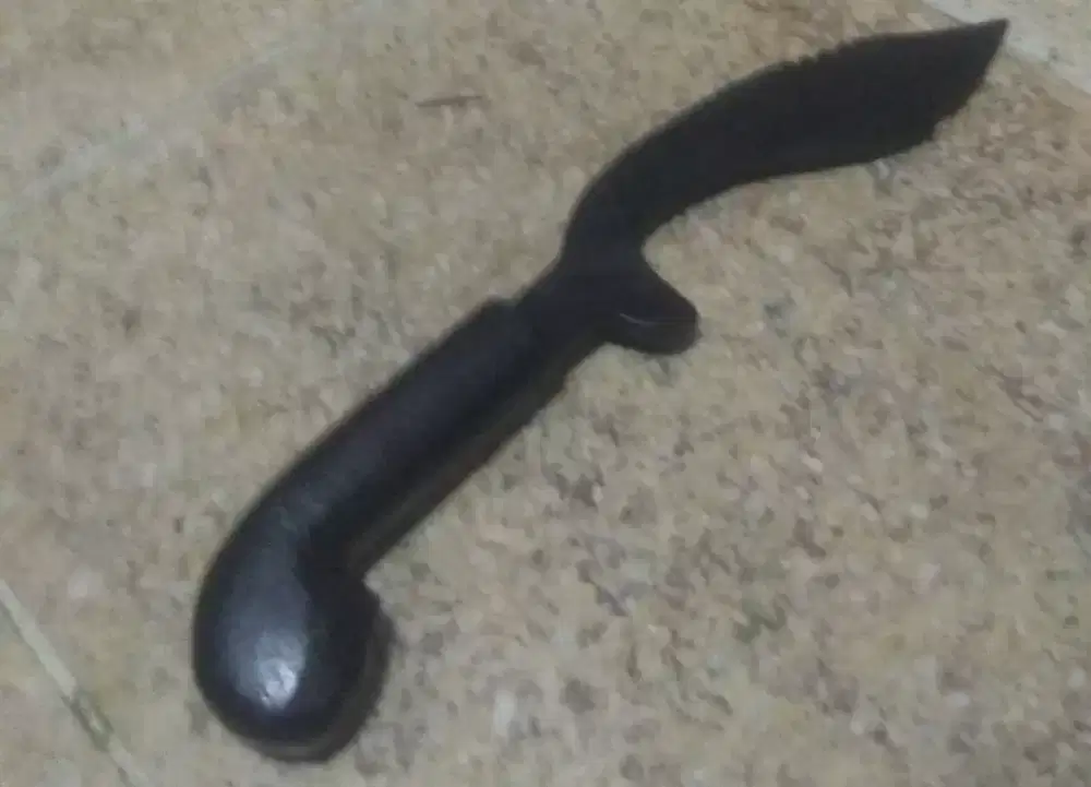 Batu kalimaya banten bentuk kujang