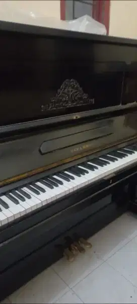 Piano Eropa ori Roch & Korselt. Setara Piano Yamaha U3.