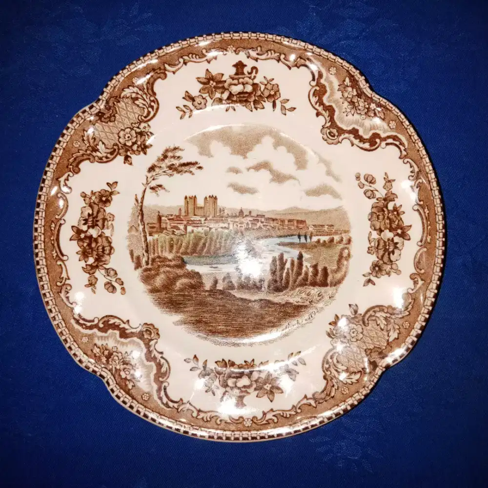 Piring hias Johnson Bros England - Old Britain Castles