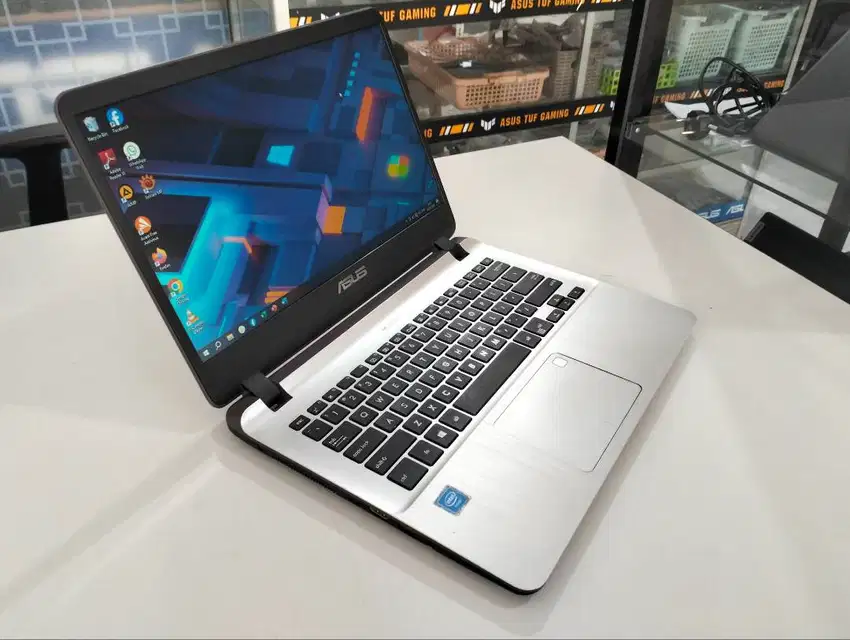 Laptop Asus X407M Slim Harga : Rp. 1.900.000