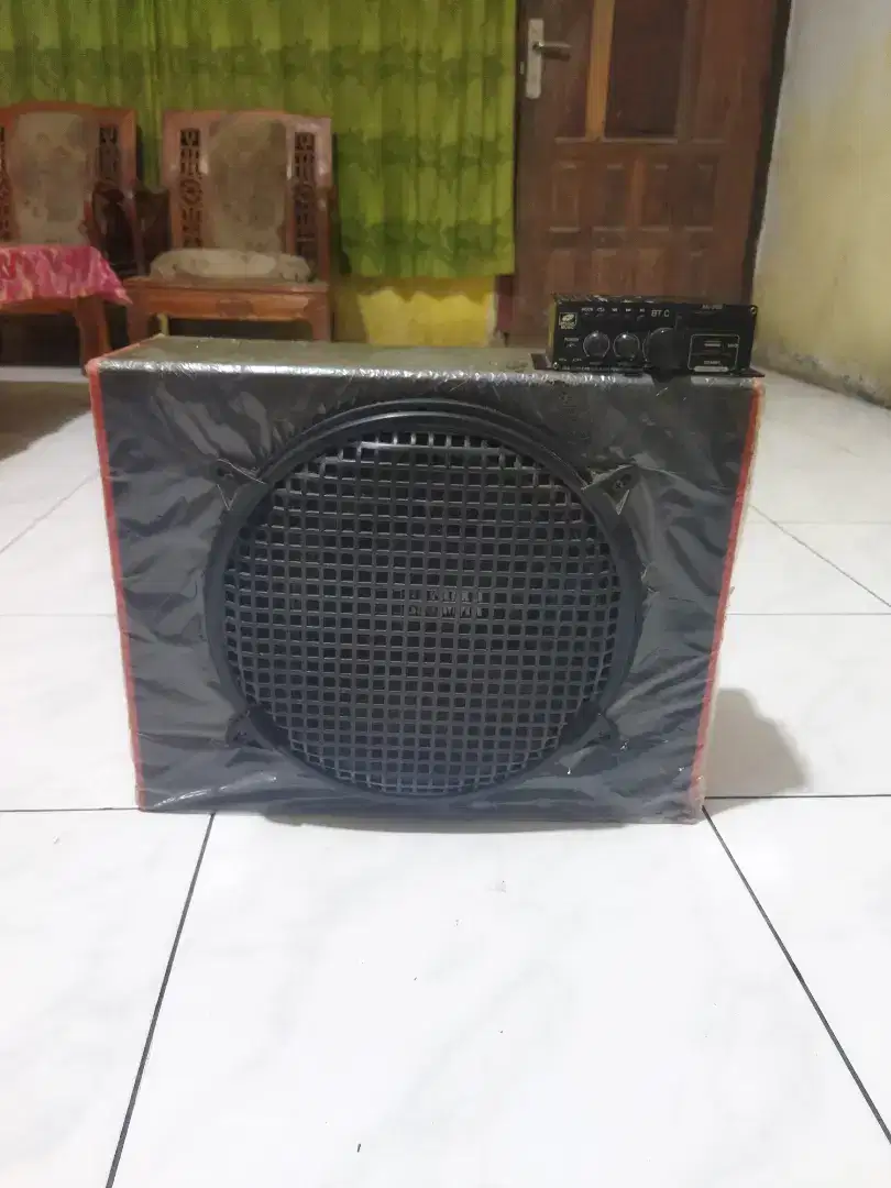 Speaker subwoofer 12 inchi dan ampli