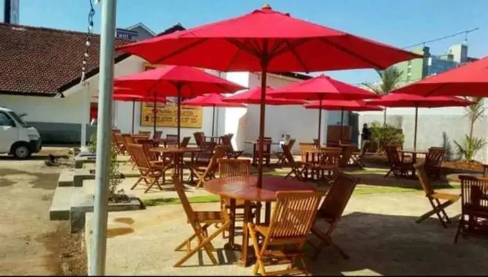 Meja Bundar Kursi Payung  Cafee